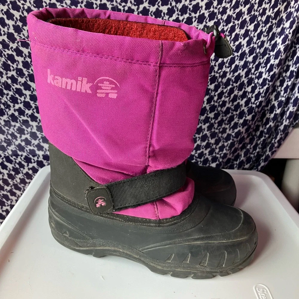Kamik Girl’s winter snow boots purple insulated adjustable openings girls size 4